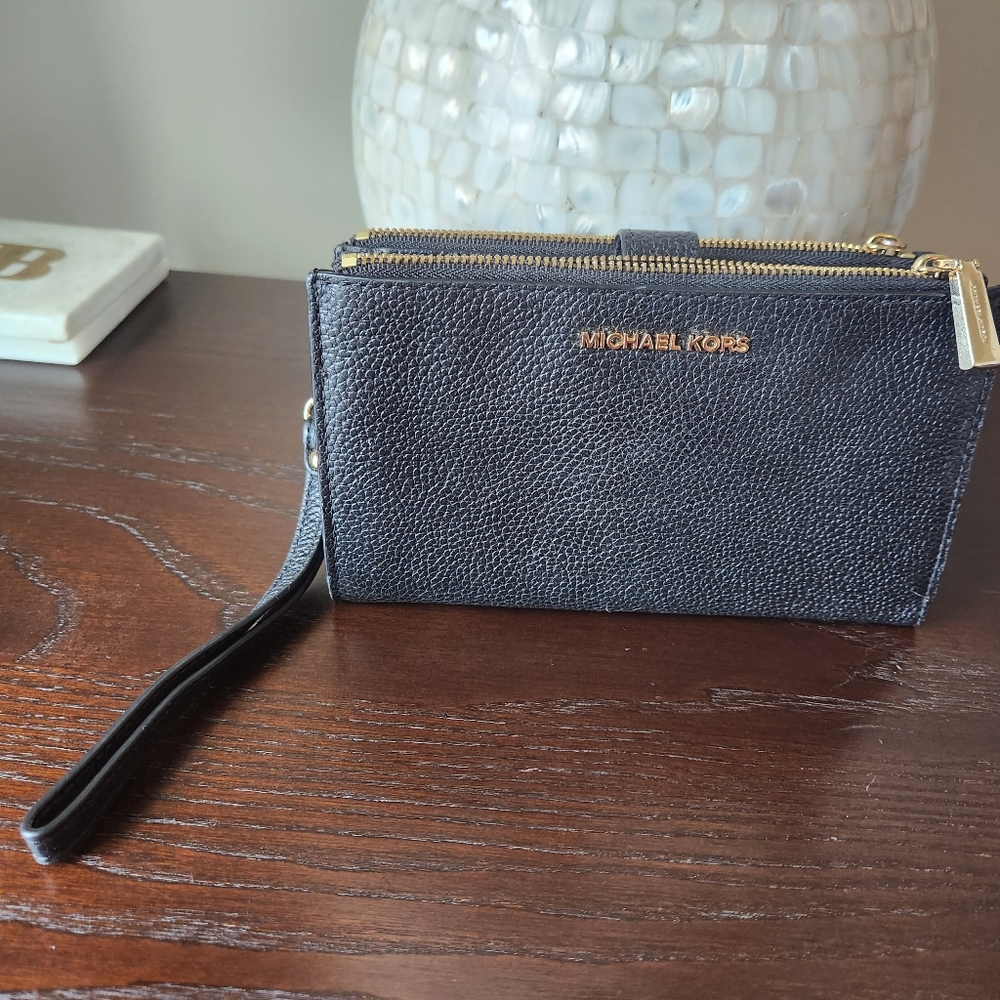 EUC Black Michael Kors Wristlet